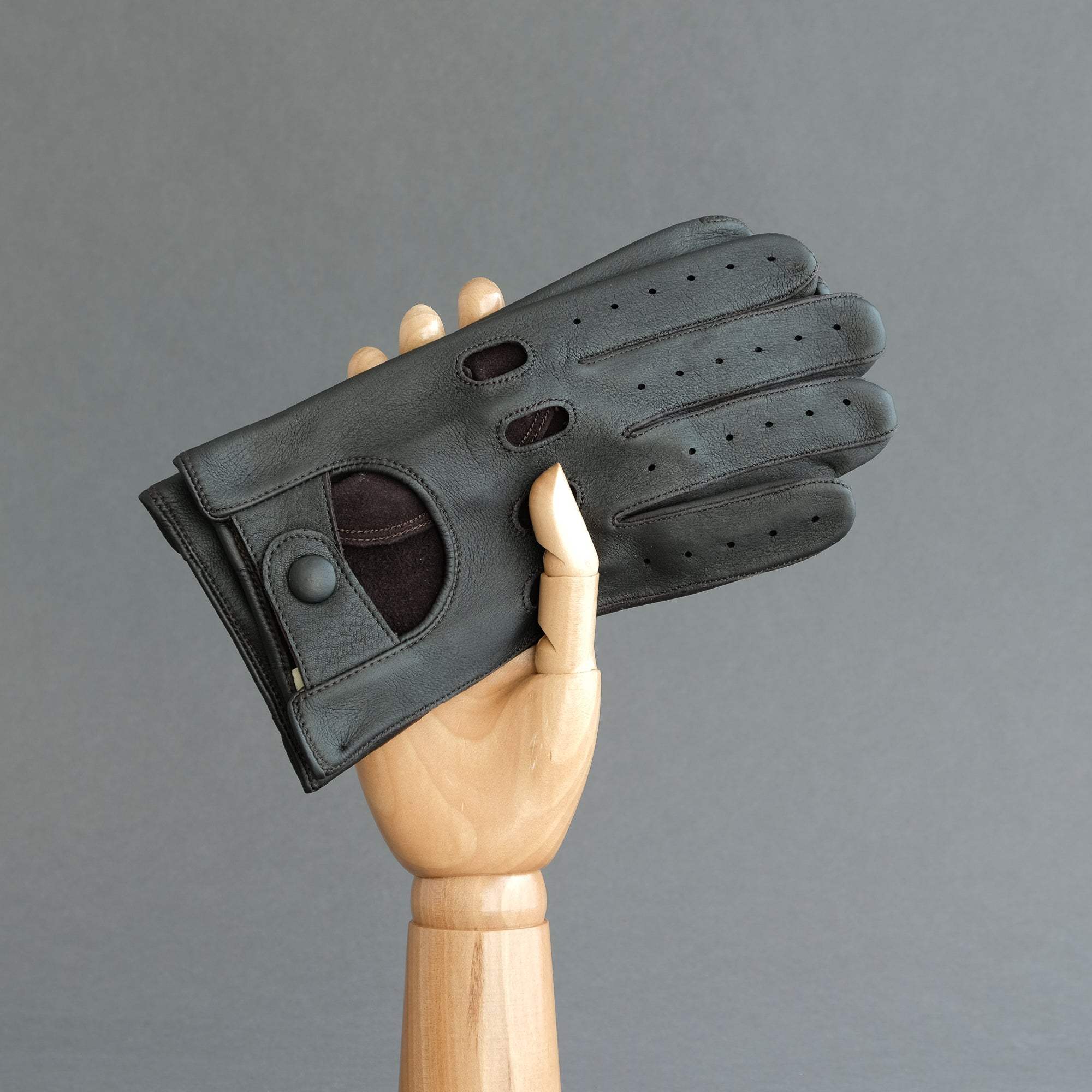 Gentlemen's Autofahrhandschuhe aus dunkelbraunem Hirschleder – TR Handschuhe  Wien - Thomas Riemer Handmade Gloves